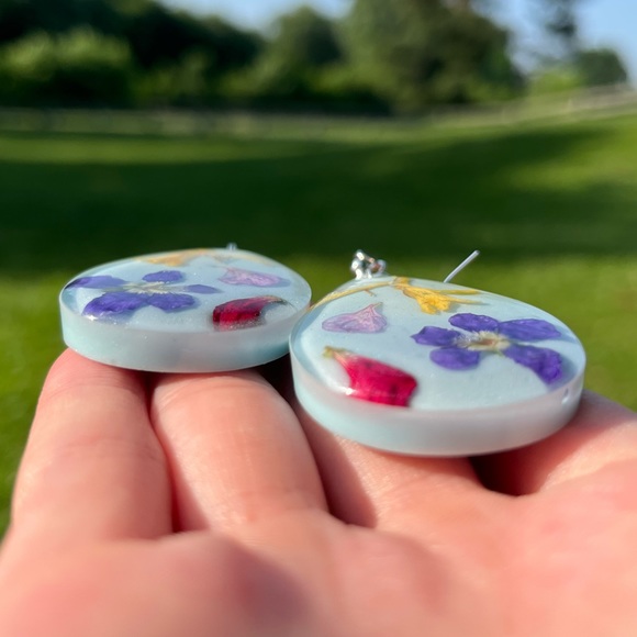 Handmade Dried Flower UV Resin Statement Dangle Earrings - Picture 9 of 16